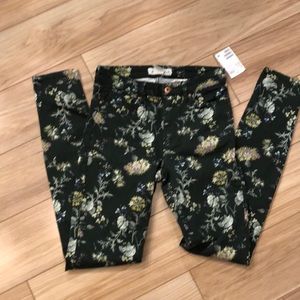 ➡️2 for $15 ⬅️ NWT H&M Floral Skinny Jeans Size 6